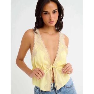 NWT Rumored Buttercream Jacquard Lady Lace Top